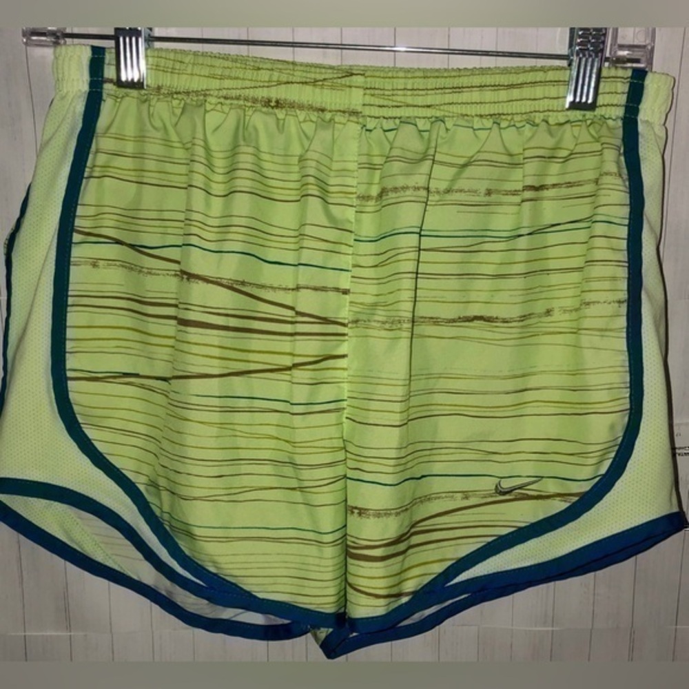 💠Nike Dri-Fit bright lemon wispy striped active running shorts with liner